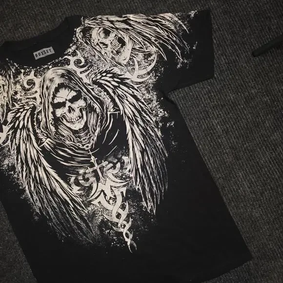 Black & white skull and wings graphic tee. Mens M - Picture 3 of 5
